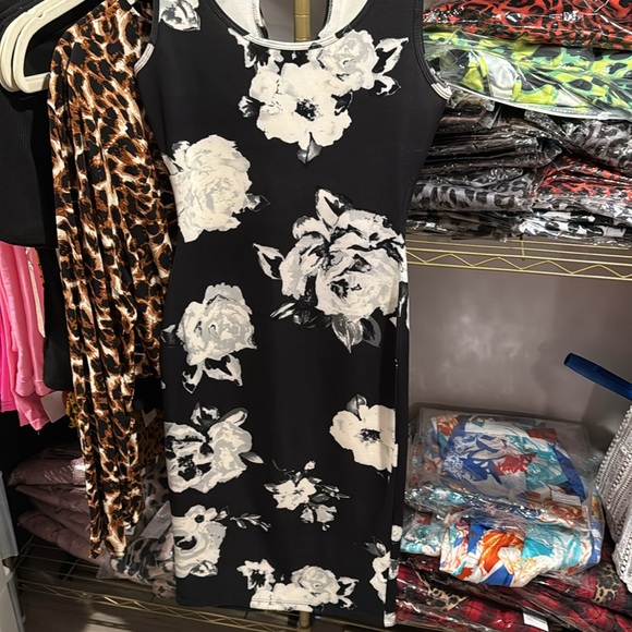 Floral Bodycon Dress - Picture 3 of 6